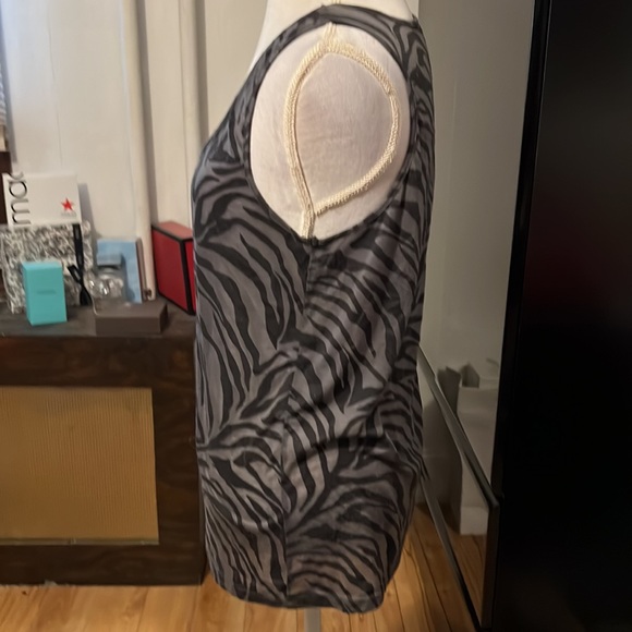 🆑FINAL PRICE‼️ Sheer black and grey zebra print tank top - Picture 2 of 3